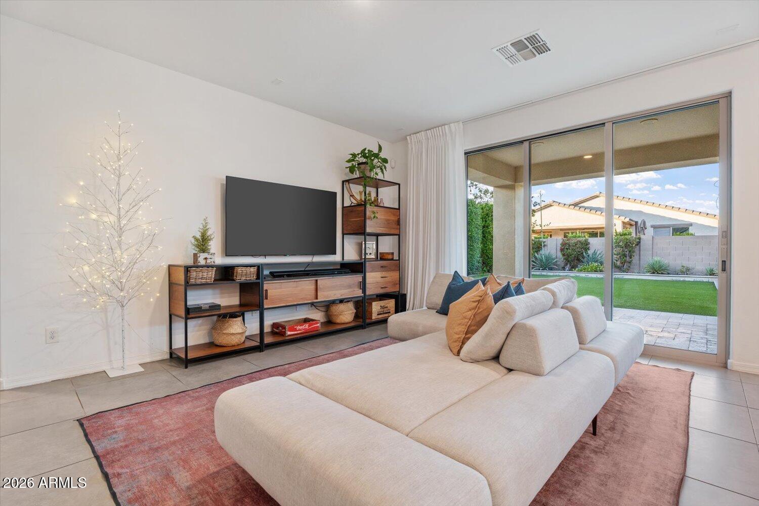 19934 W GLENROSA Avenue