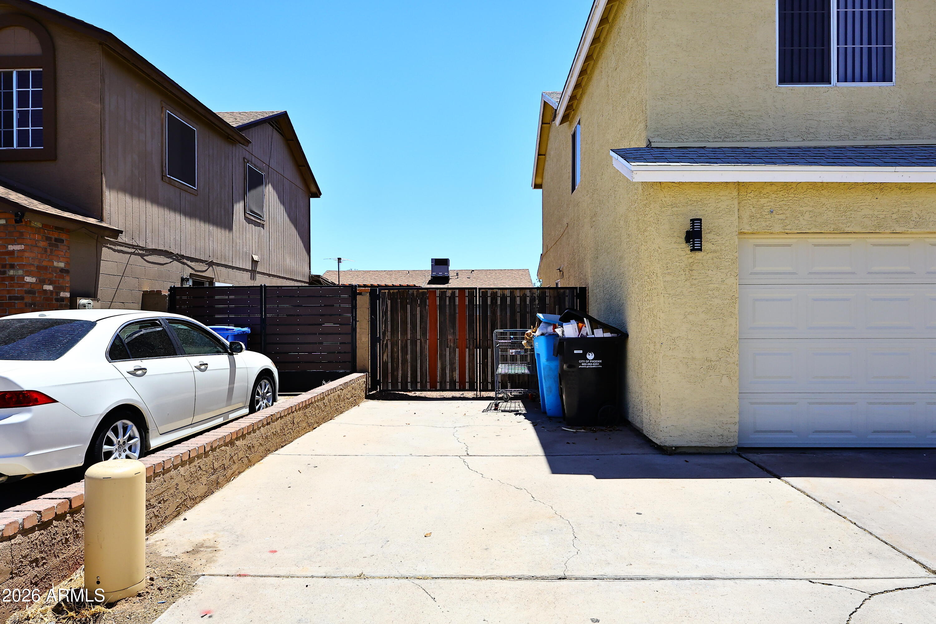 8935 W WINDSOR Avenue