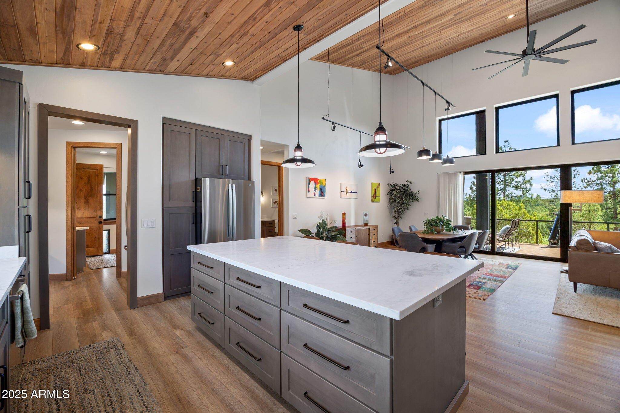 1541 S GAMBLE OAK Road