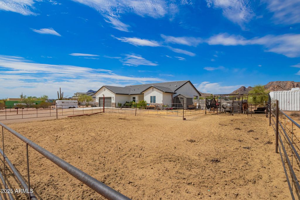 Photo of 146 E Whiteley Street, Apache Junction, AZ 85119 (MLS # 6912848)