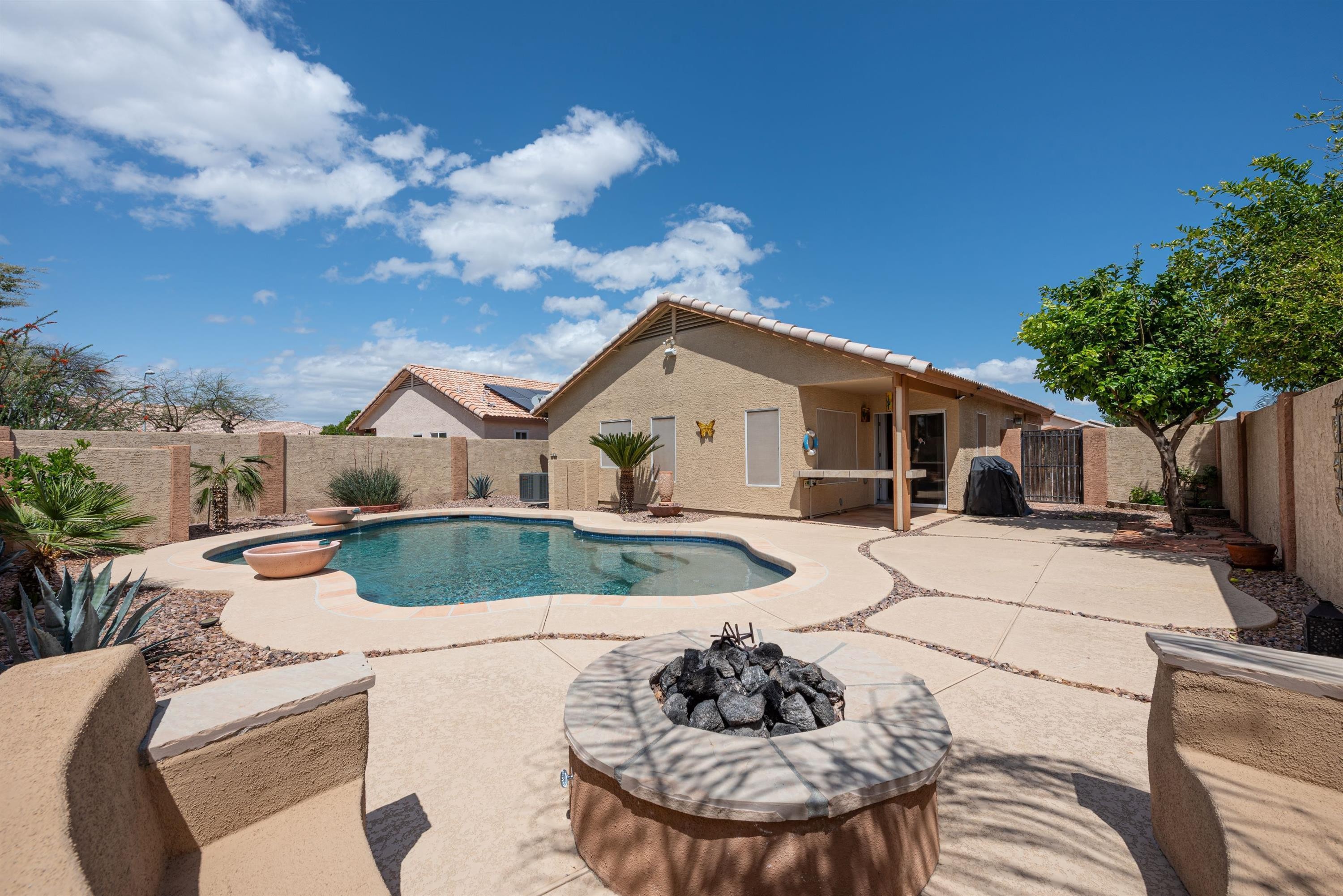707 W Baylor Lane
