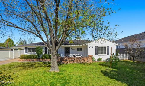 Photo of 3210 E Colter Street, Phoenix, AZ 85018 (MLS # 6982917)