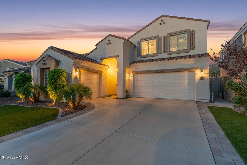 Photo of 2522 E Mine Creek Road, Phoenix, AZ 85024 (MLS # 7004226)