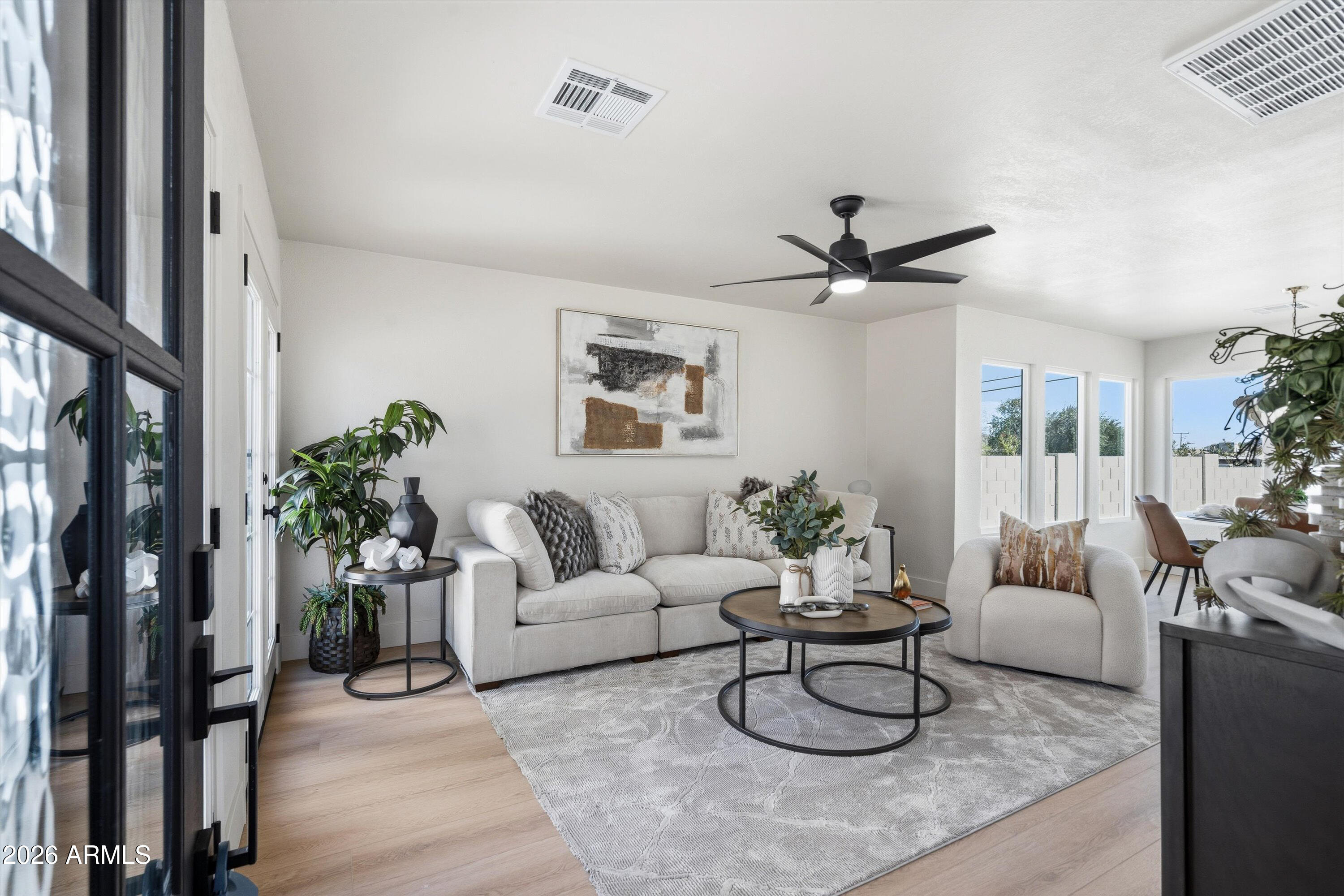 1541 E LAS PALMARITAS Drive