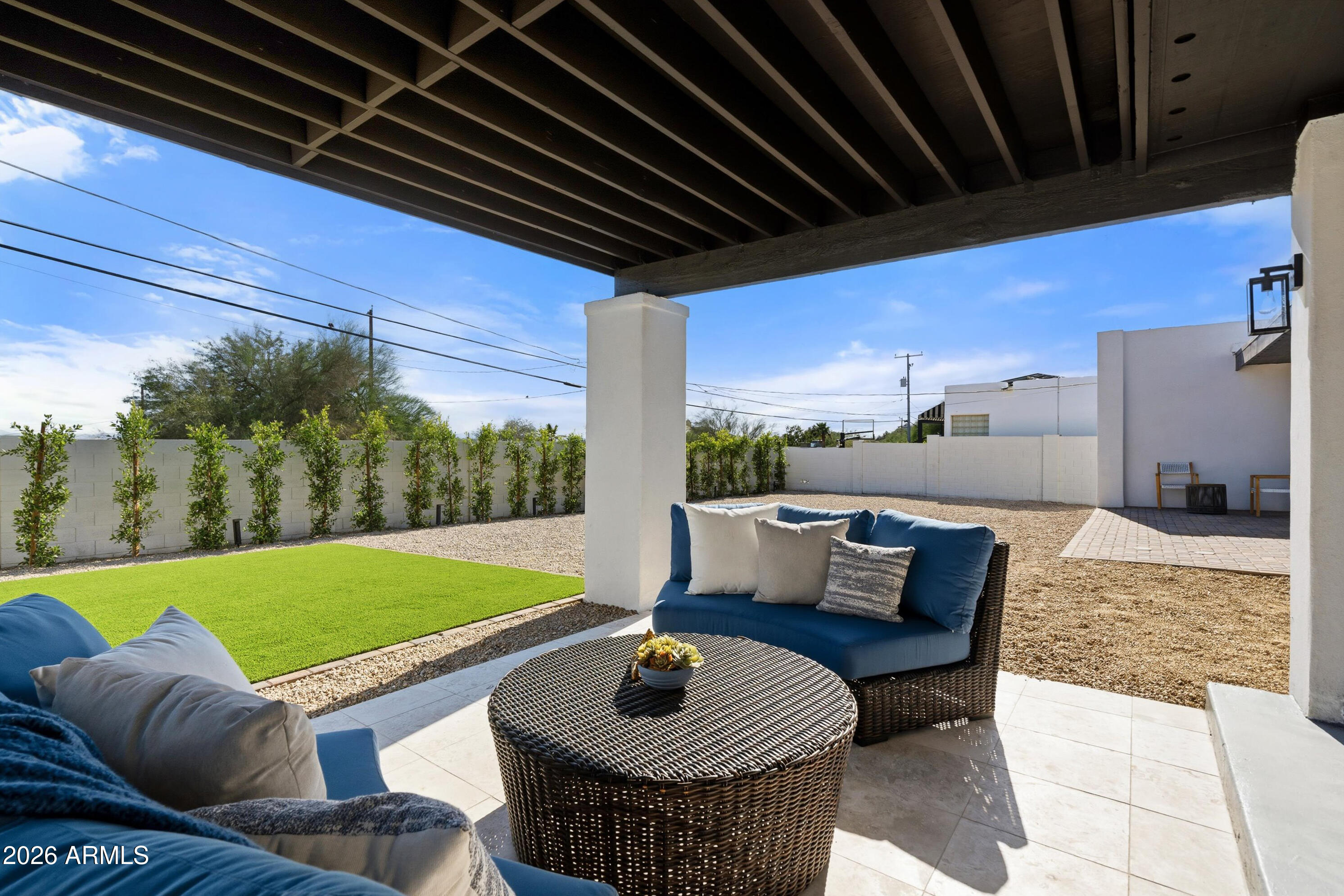 1541 E LAS PALMARITAS Drive