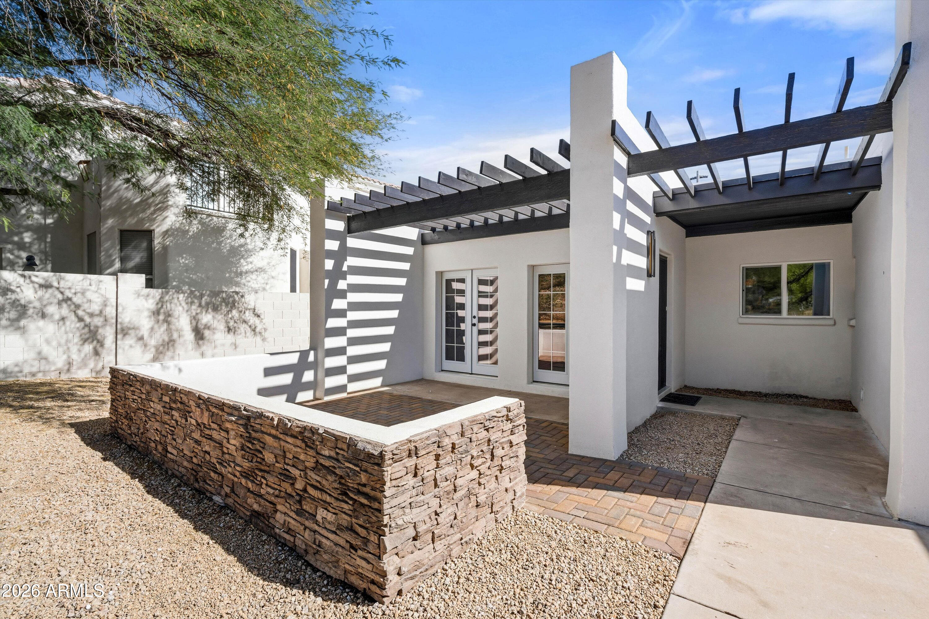 1541 E LAS PALMARITAS Drive