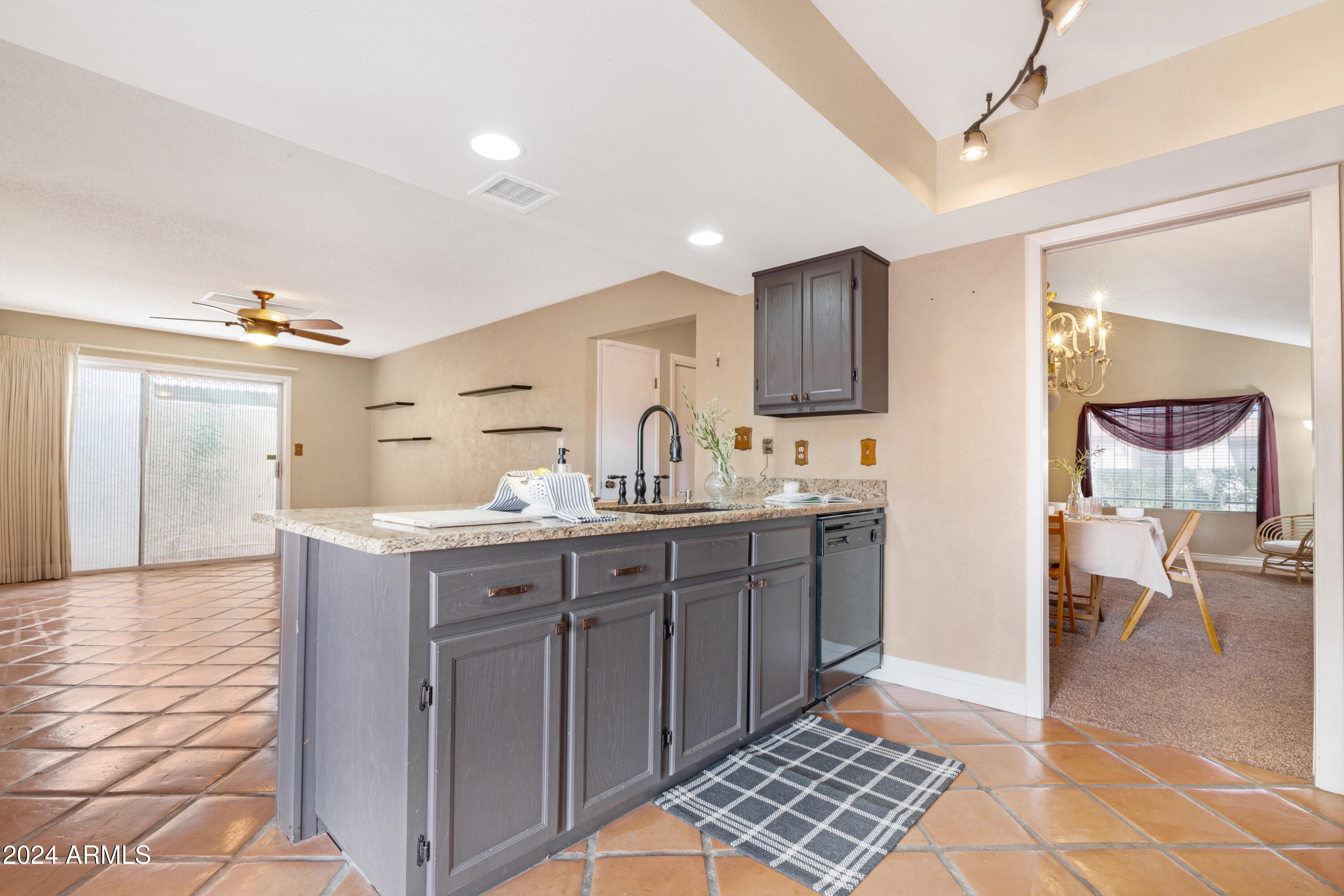 5203 E SAGUARO Circle