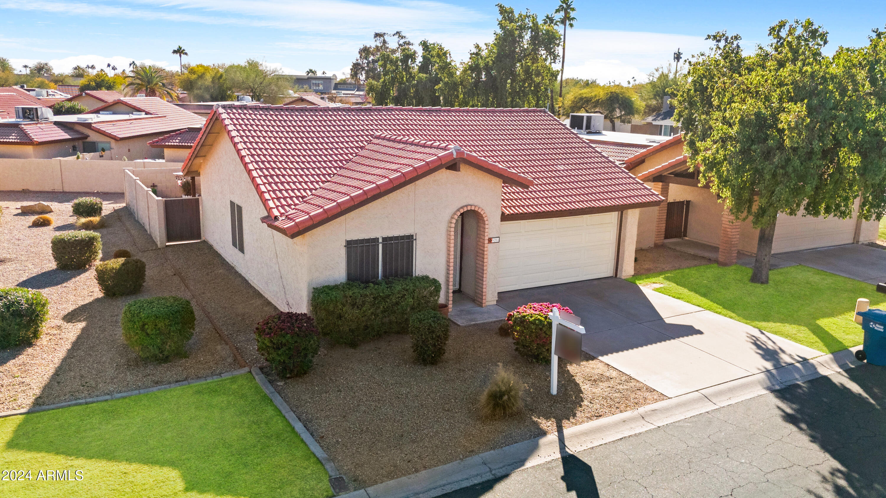 5203 E SAGUARO Circle