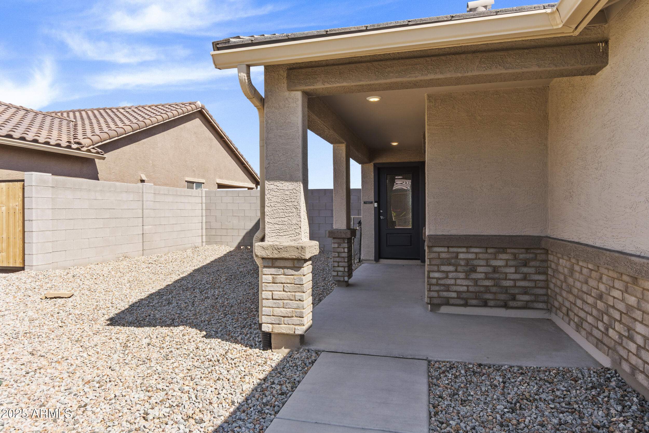 594 W CROWNED DOVE Trail
