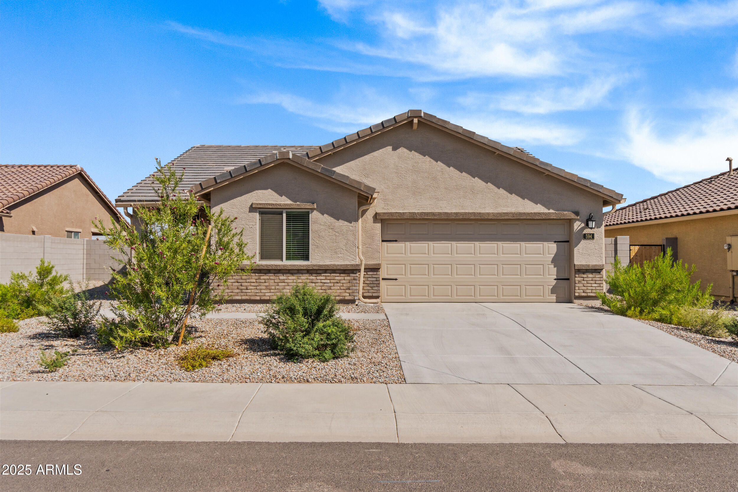 594 W CROWNED DOVE Trail