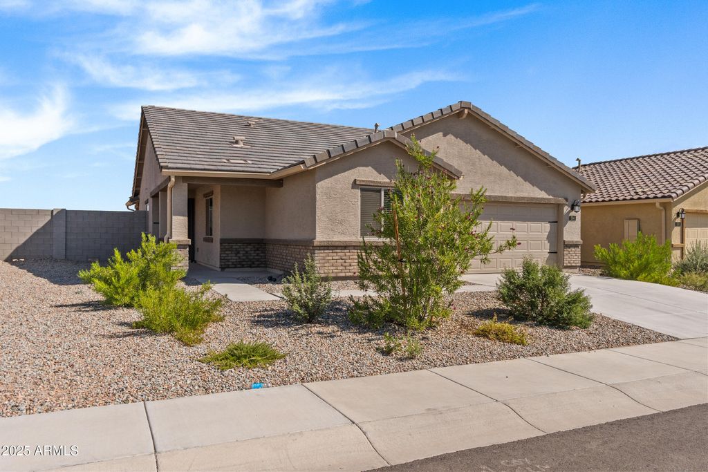 Photo of 594 W Crowned Dove Trail, Casa Grande, AZ 85122 (MLS # 6915235)
