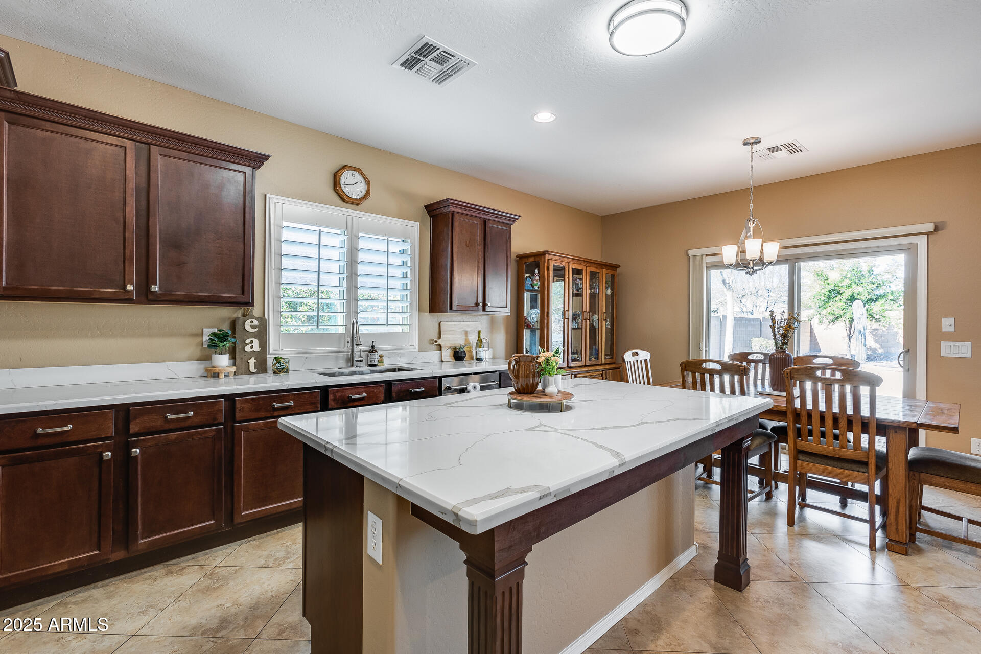 9952 W JESSIE Lane