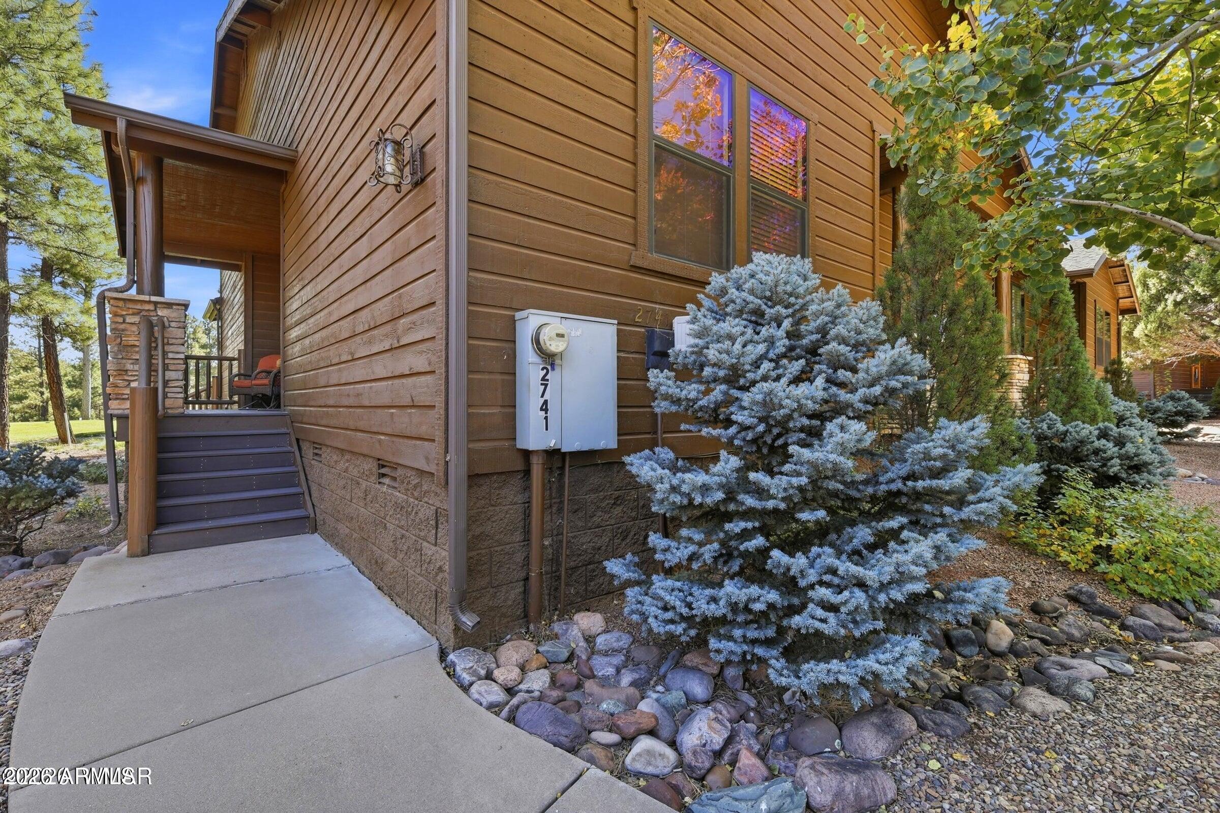 2741 W VILLA Loop
