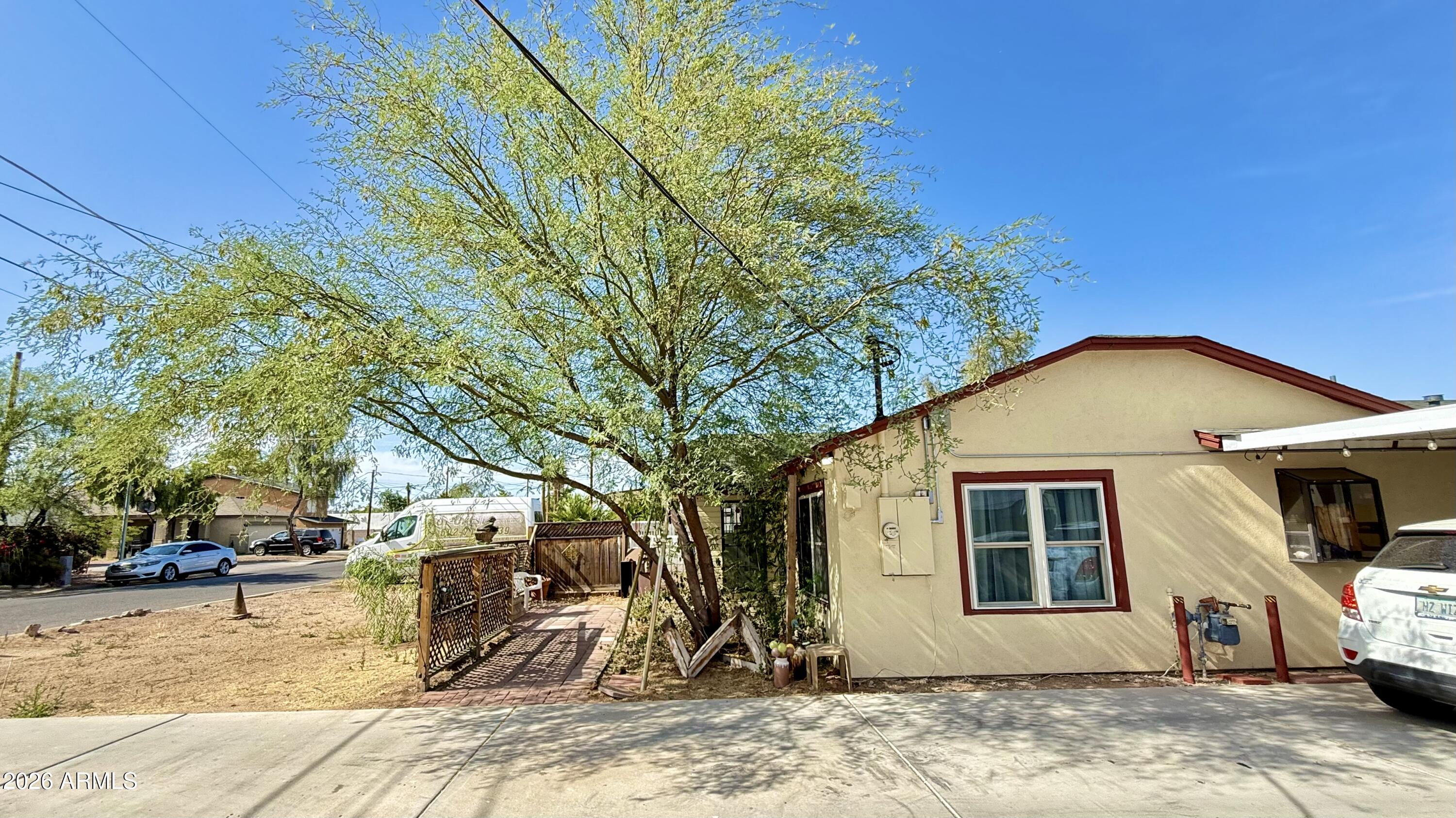 2639 N 28TH Place