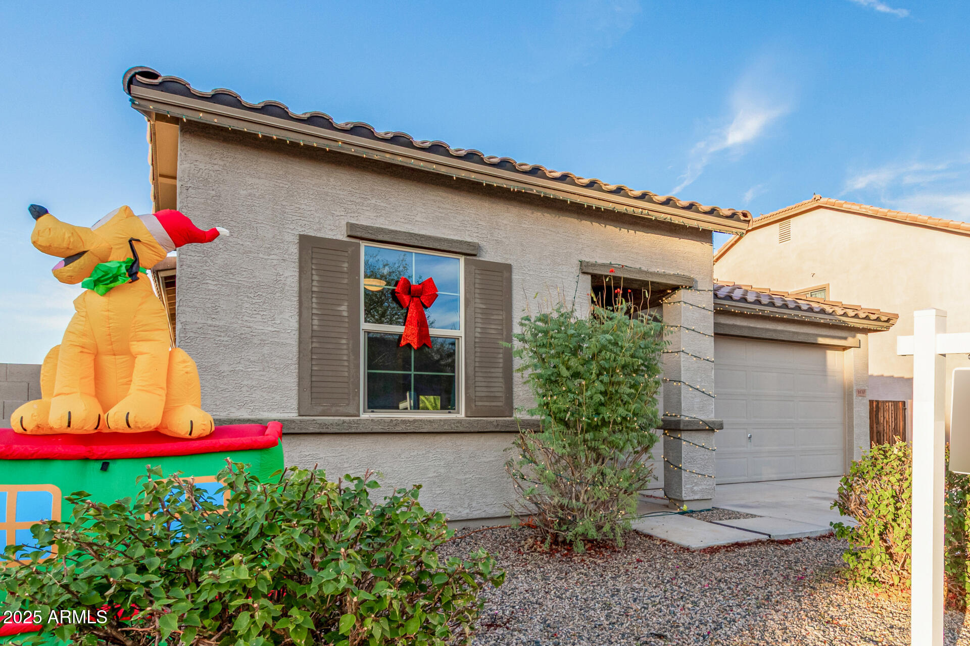 1630 E PRICKLY PEAR Place