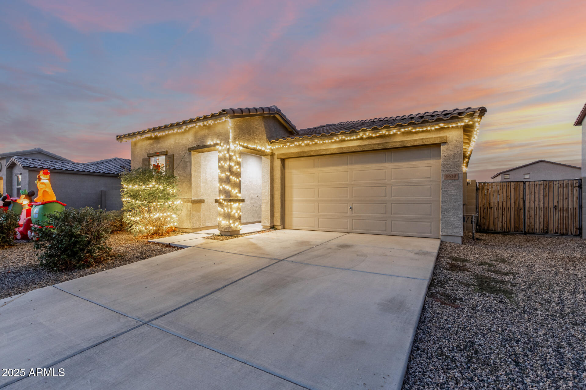 1630 E PRICKLY PEAR Place