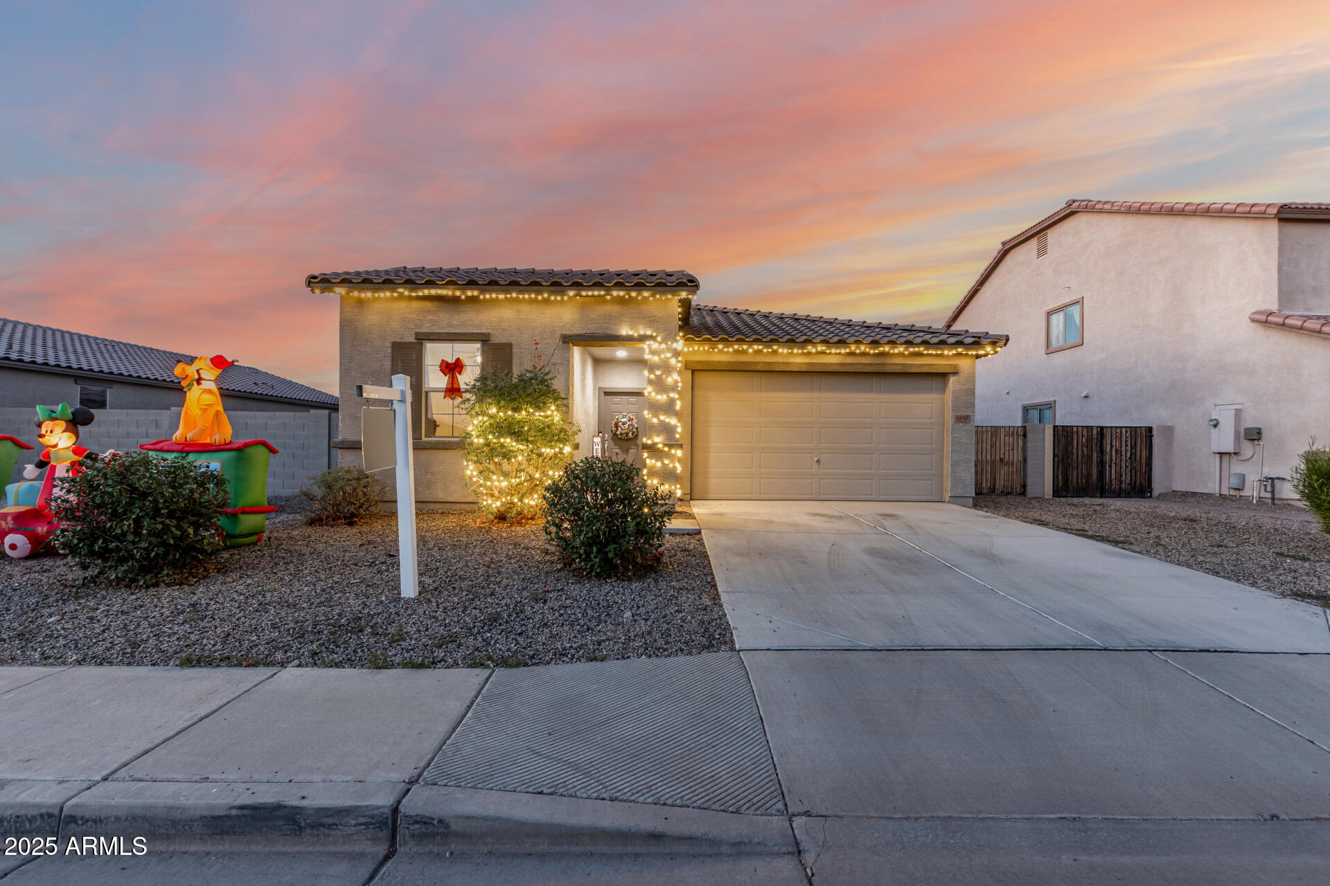 1630 E PRICKLY PEAR Place