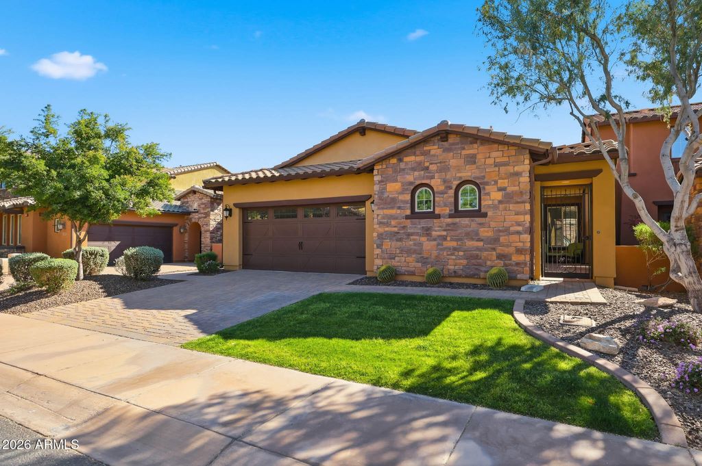 Photo of 12071 W Red Hawk Drive, Peoria, AZ 85383 (MLS # 6994235)