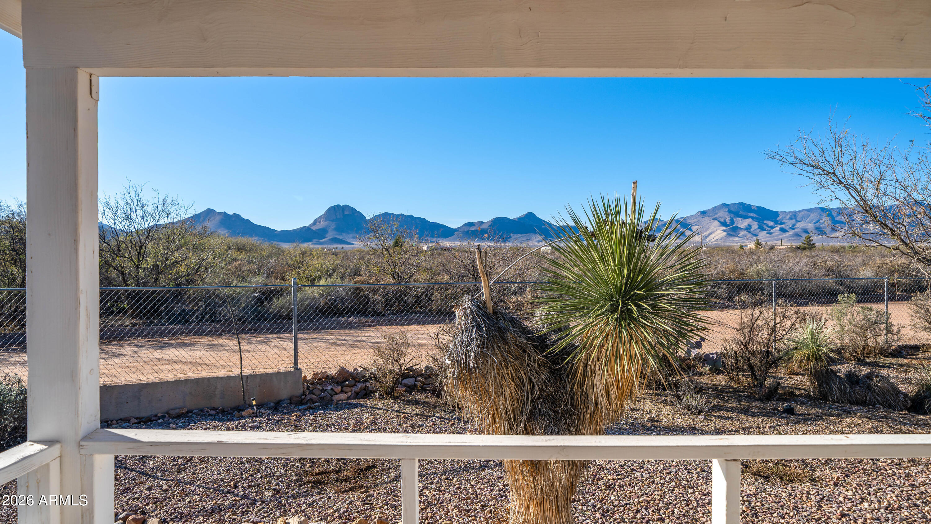 2400 N CALLE LIBRE --