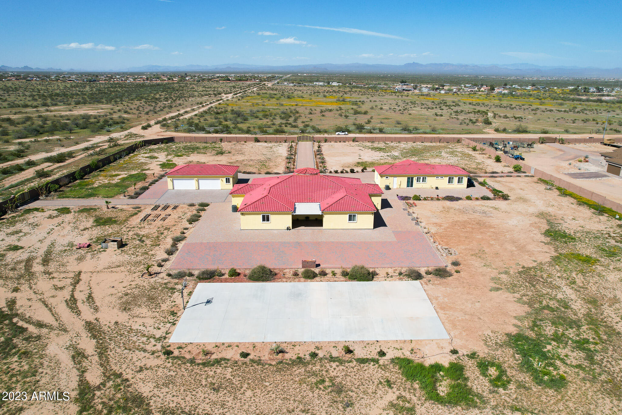24235 W PINNACLE VISTA Lane