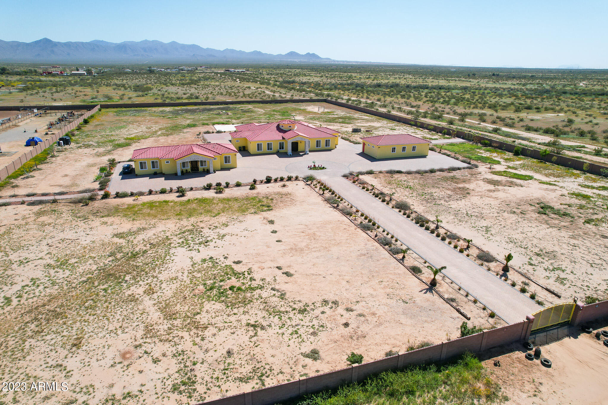 24235 W PINNACLE VISTA Lane