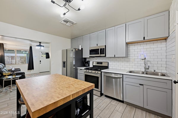 1033 N 25TH ST, PHOENIX, AZ 85008 - Image 0bfa40147b64f58db30bc4da6565d89e/2269633393