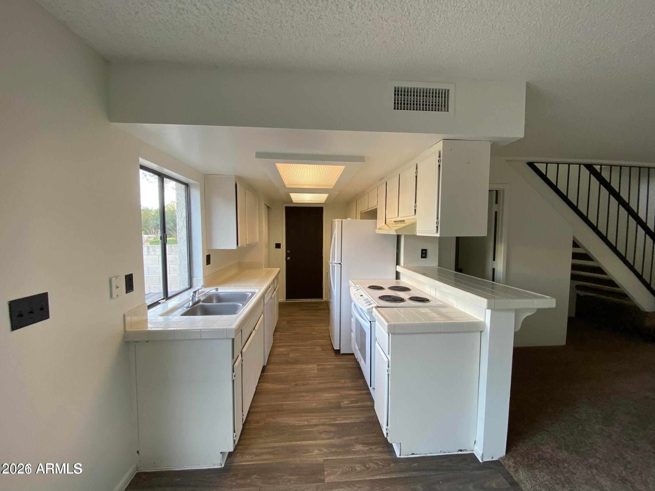 4852 E EUCLID Avenue 1