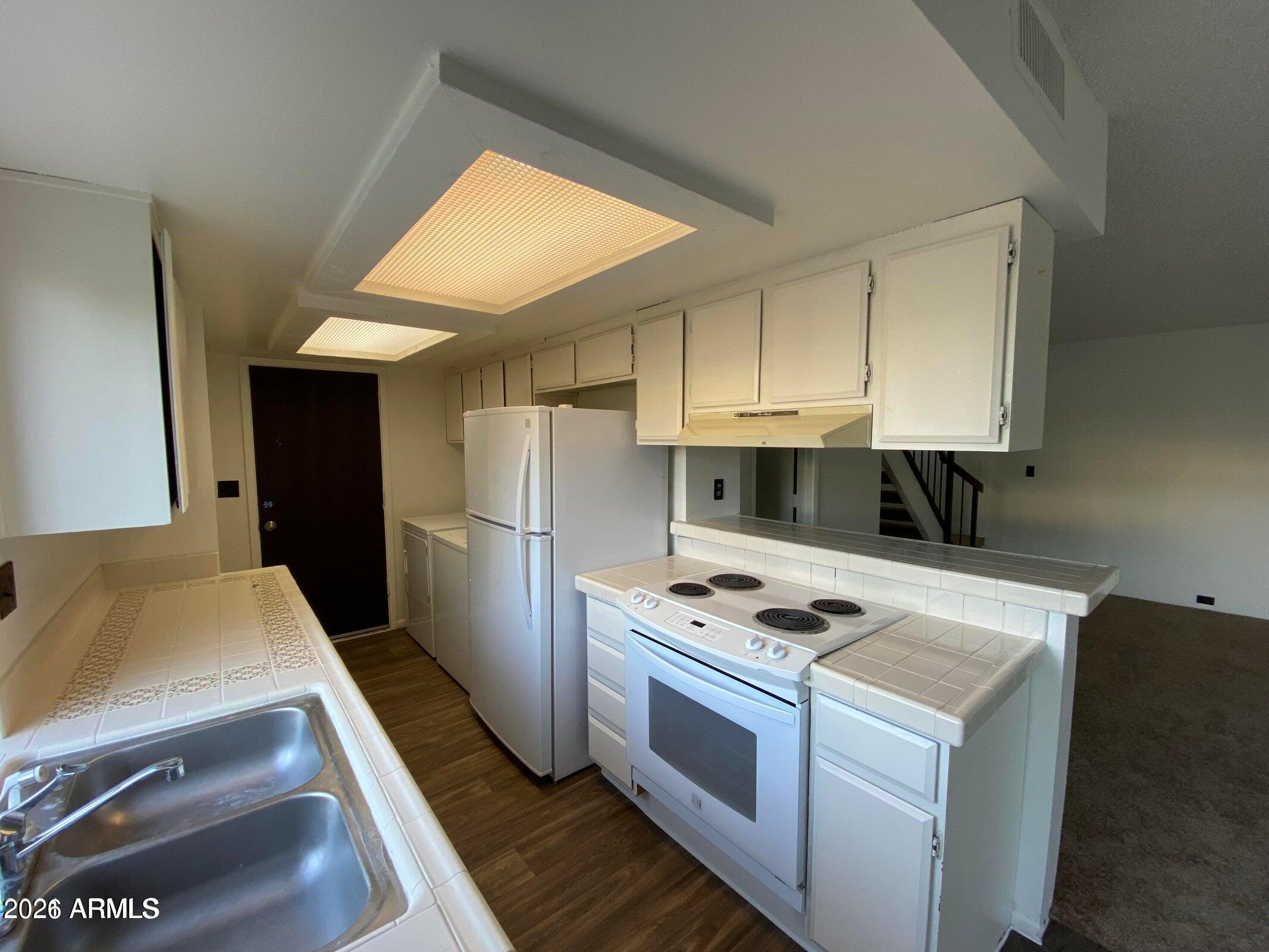 4852 E EUCLID Avenue 1