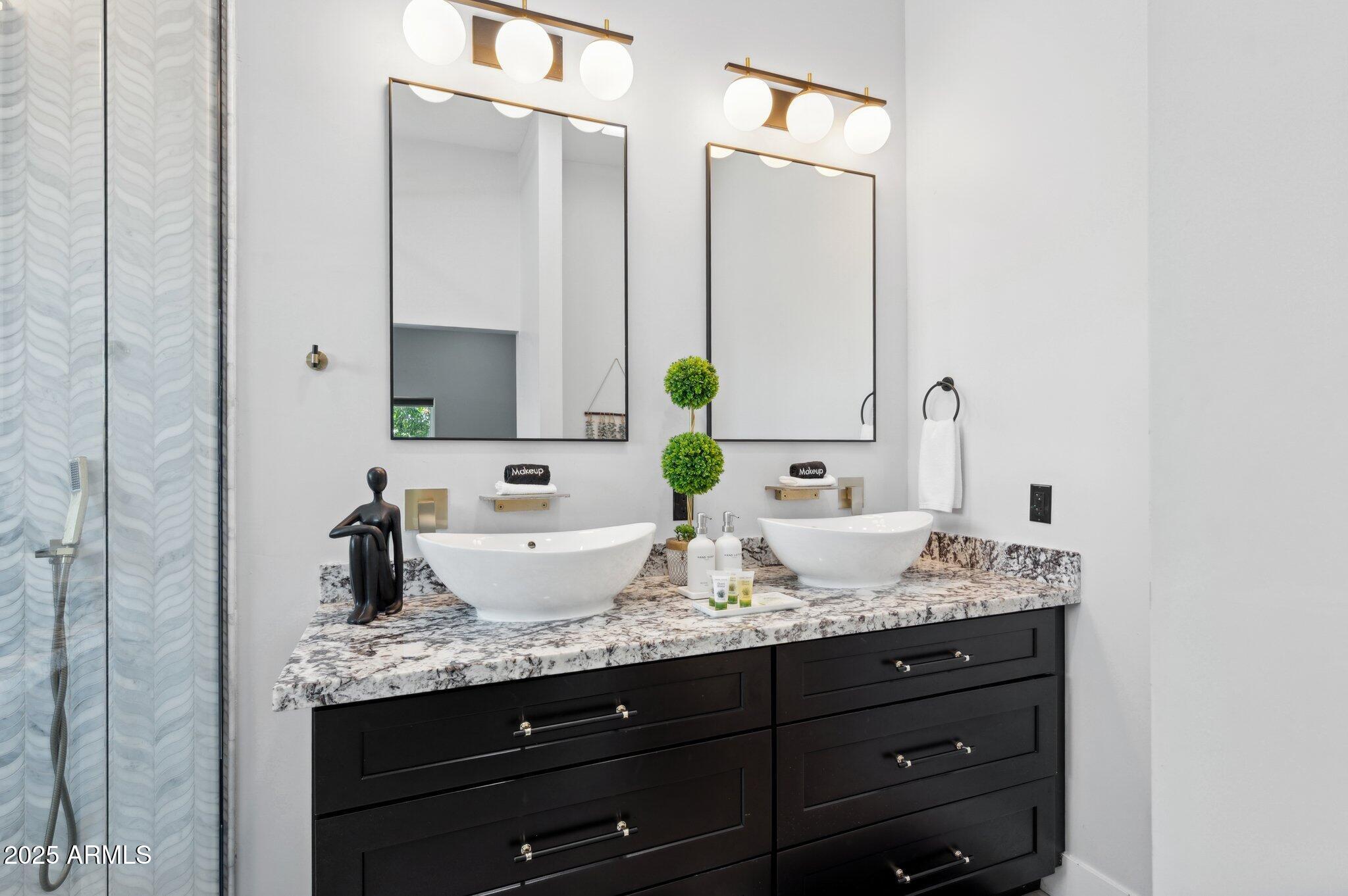 6907 E WILLETTA Street