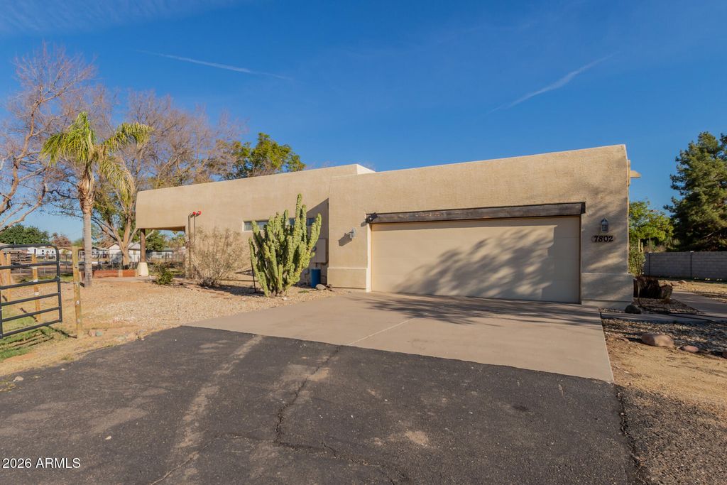 Photo of 7802 W Orangewood Avenue, Glendale, AZ 85303 (MLS # 6972183)