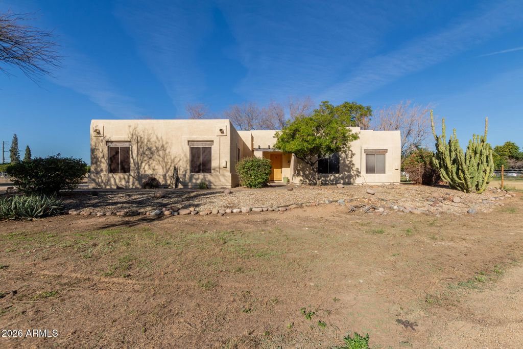 Photo of 7802 W Orangewood Avenue, Glendale, AZ 85303 (MLS # 6972183)