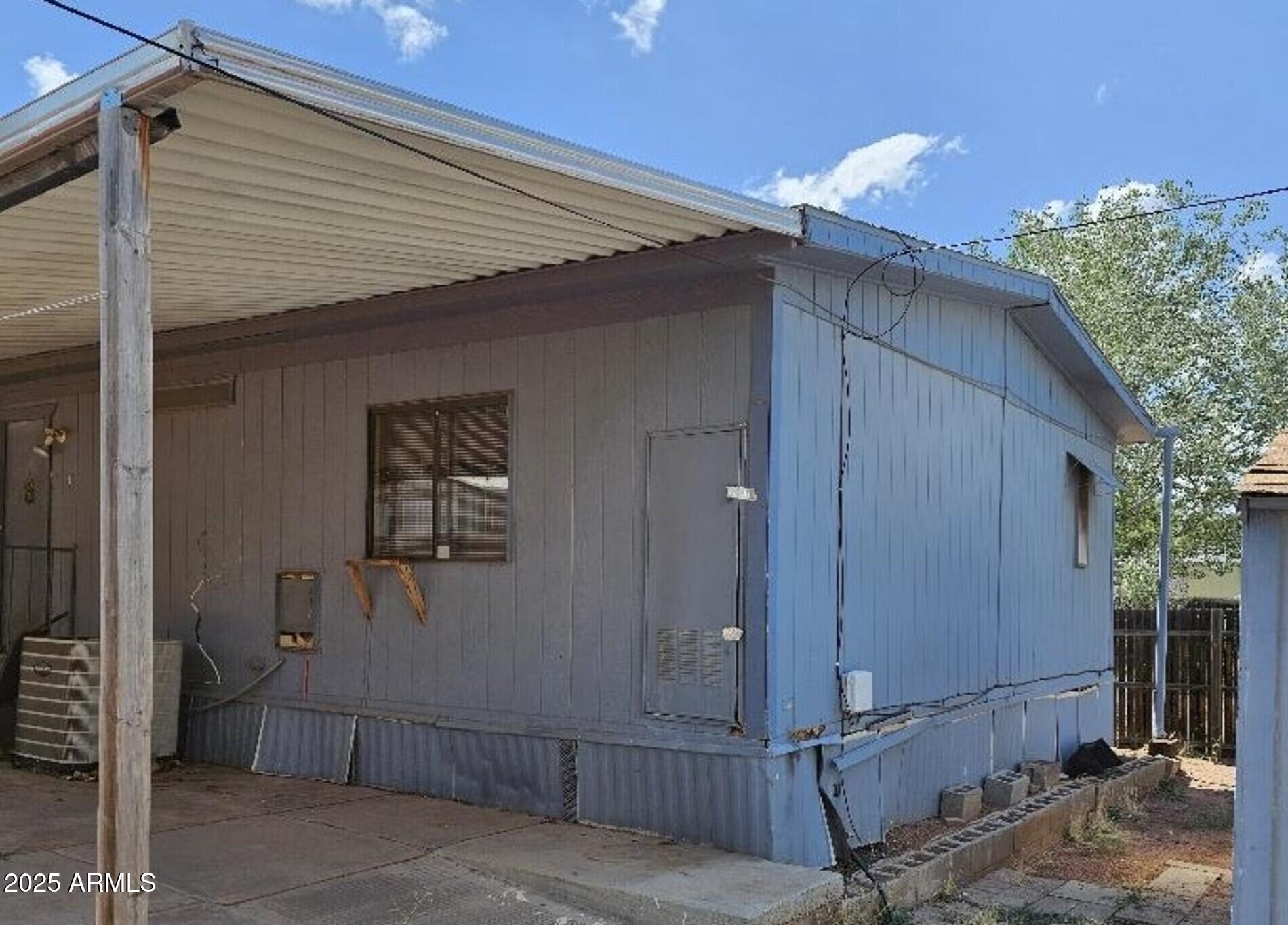 1008 W SADDLE Lane