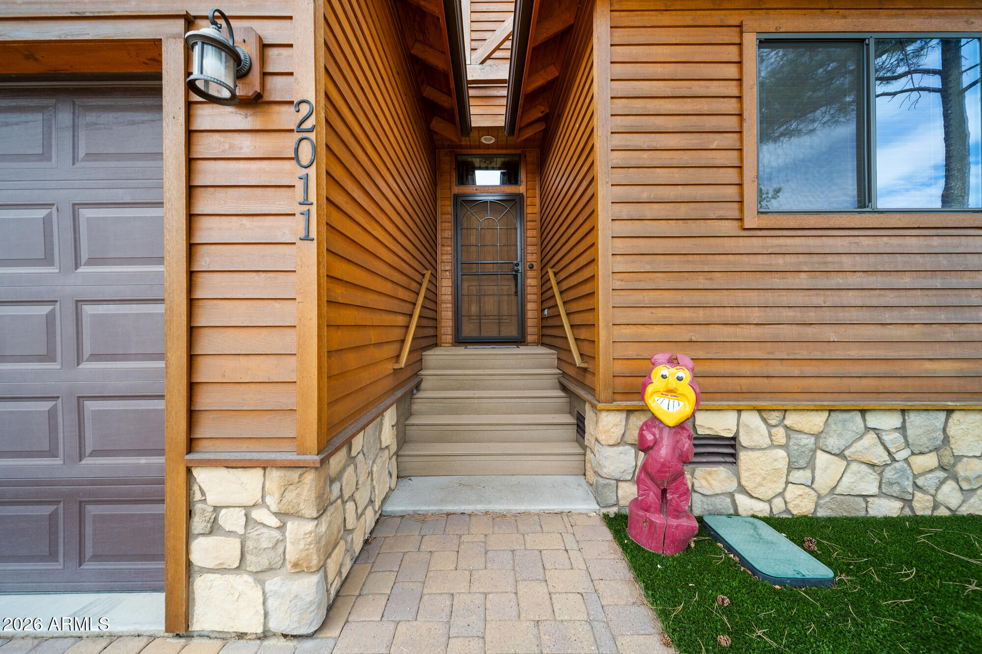 2011 N LAKE BREEZE Road