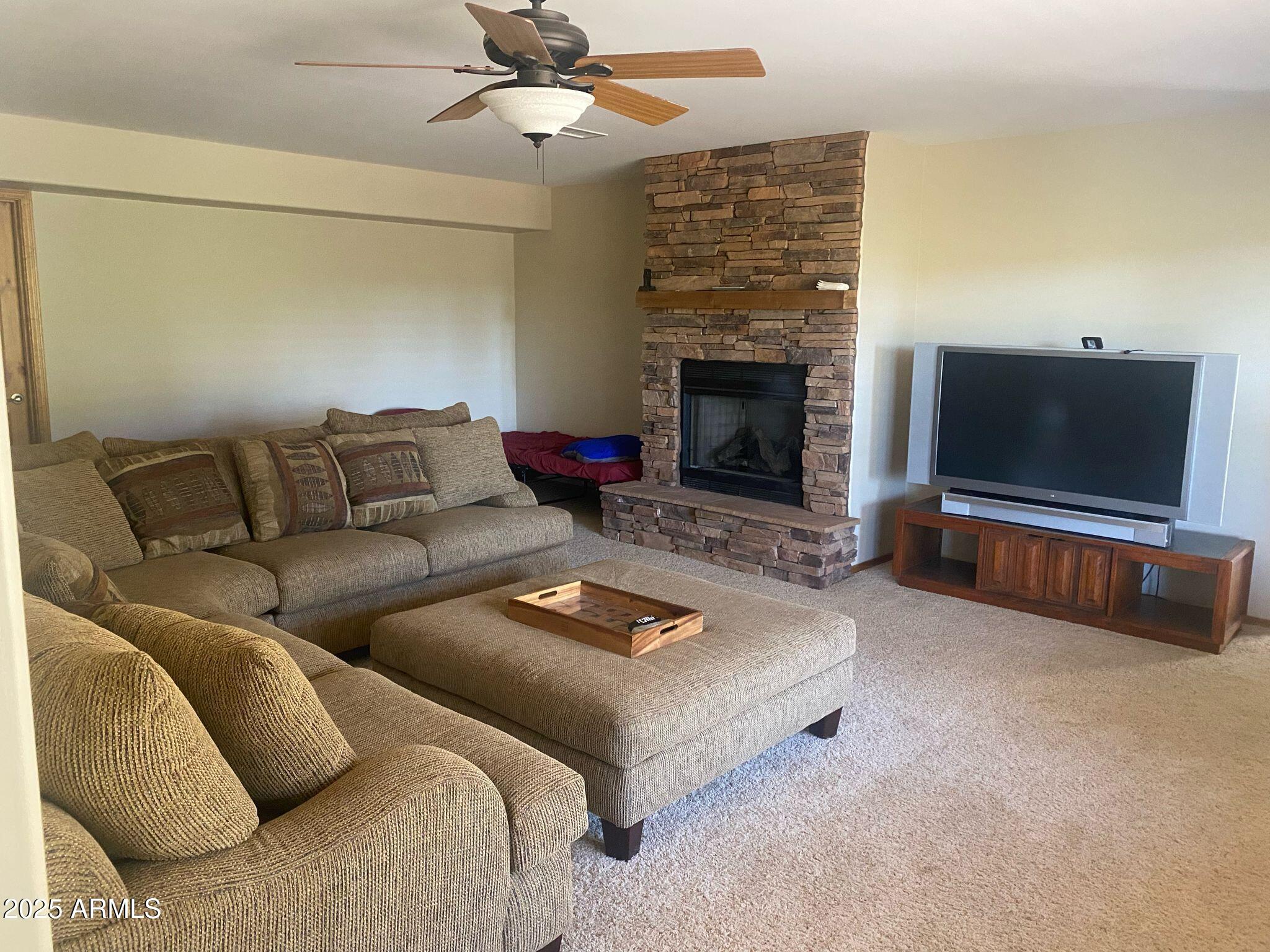 805 N GRAPEVINE Circle