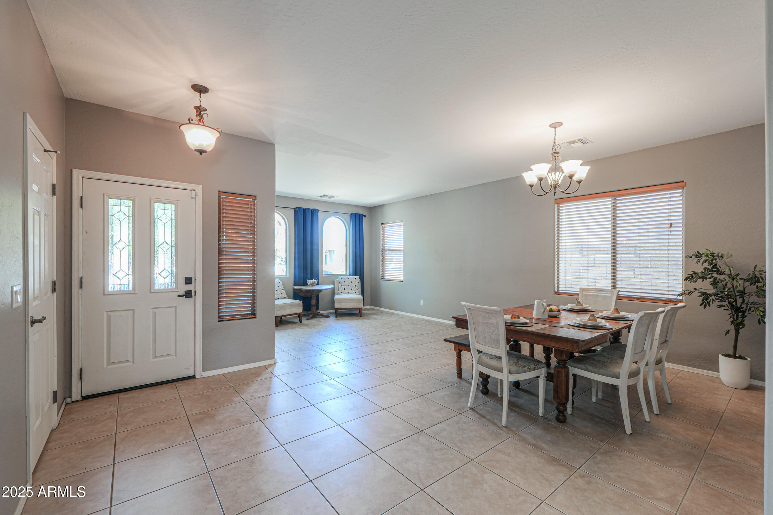 1653 W GREEN TREE Drive