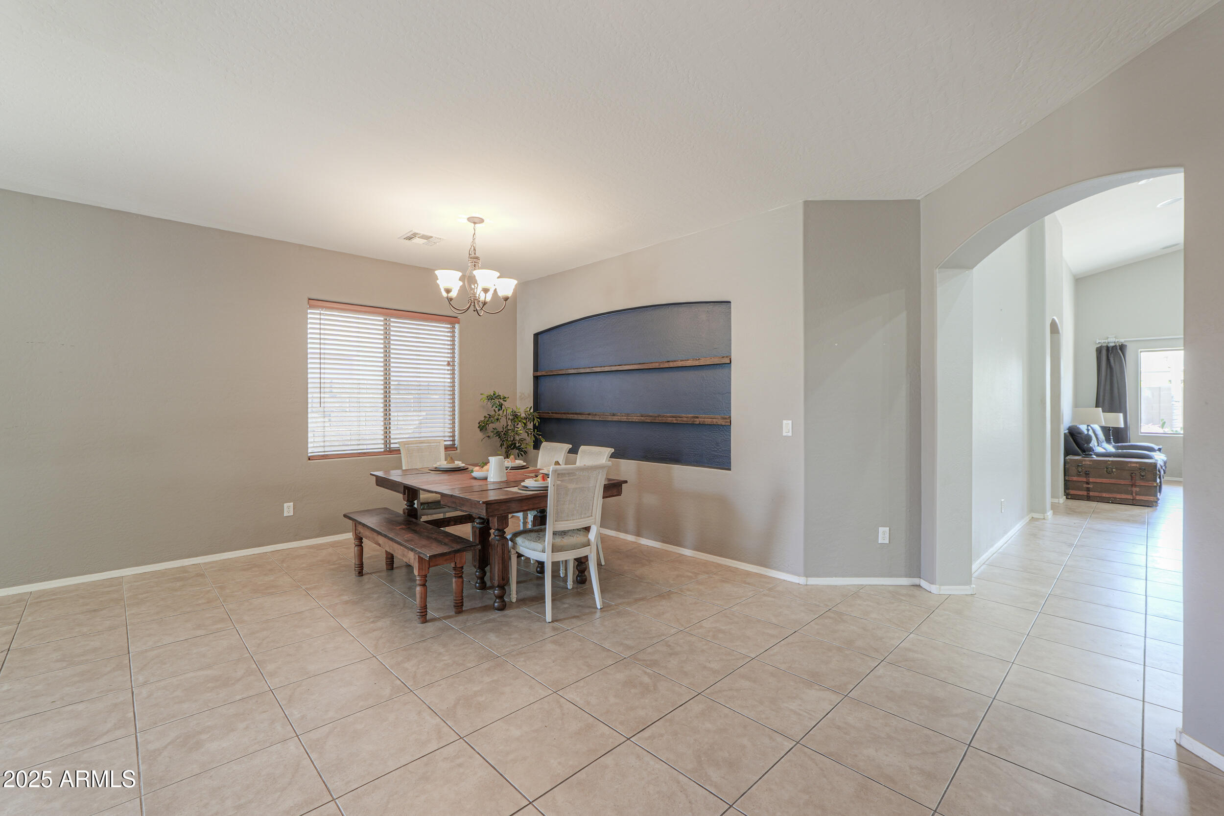 1653 W GREEN TREE Drive