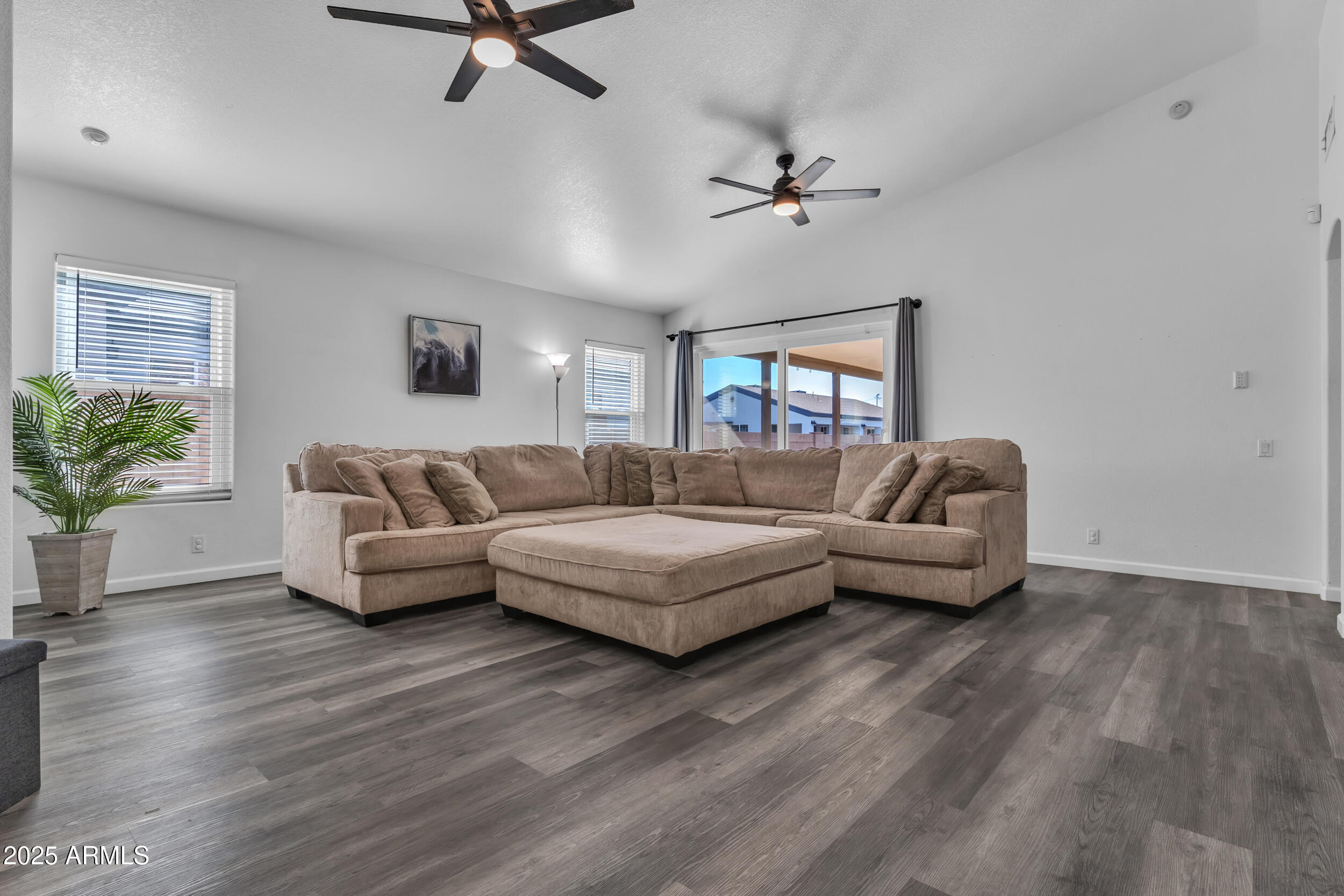 3001 W AUGUSTA Avenue