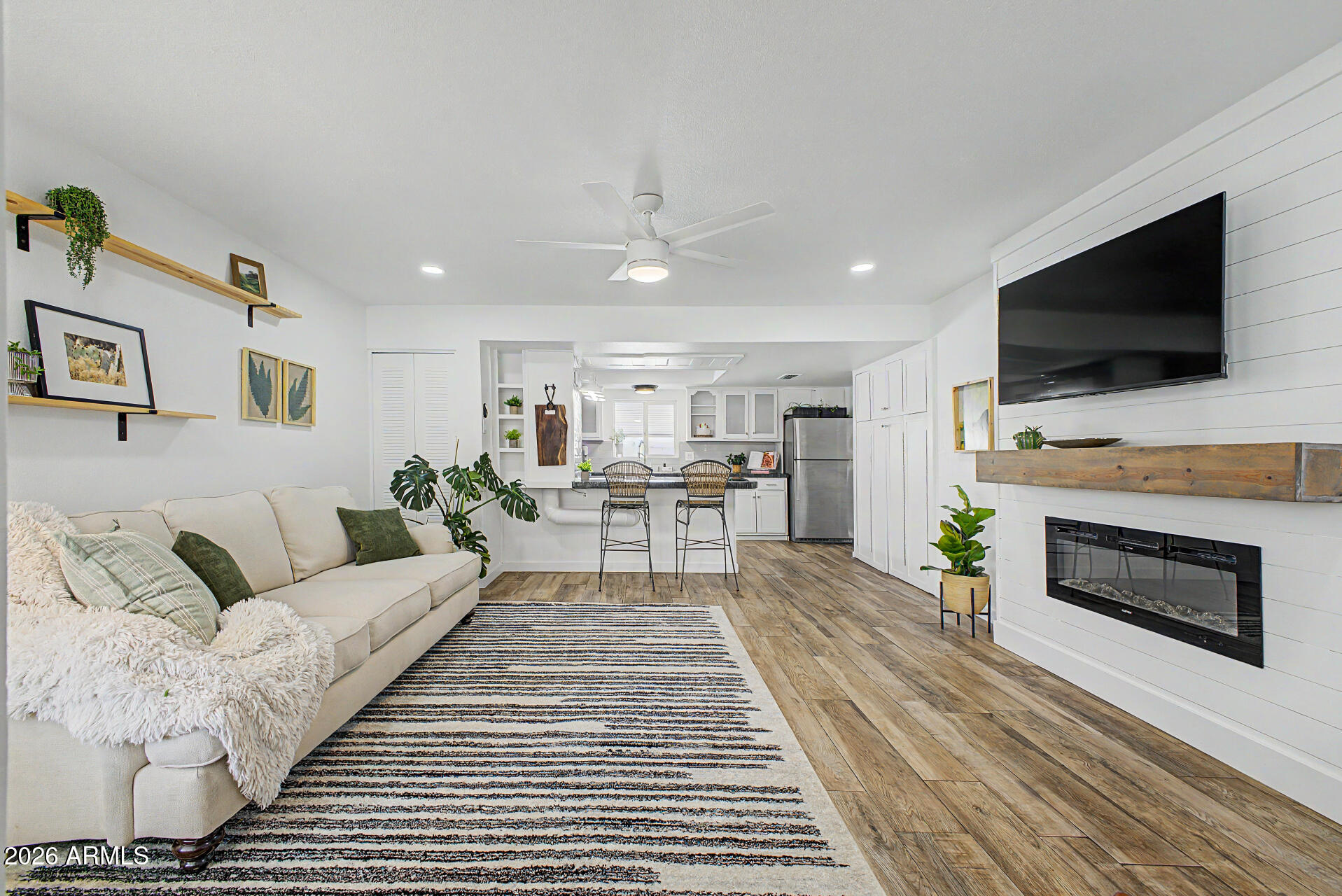 2146 W DE PALMA Circle