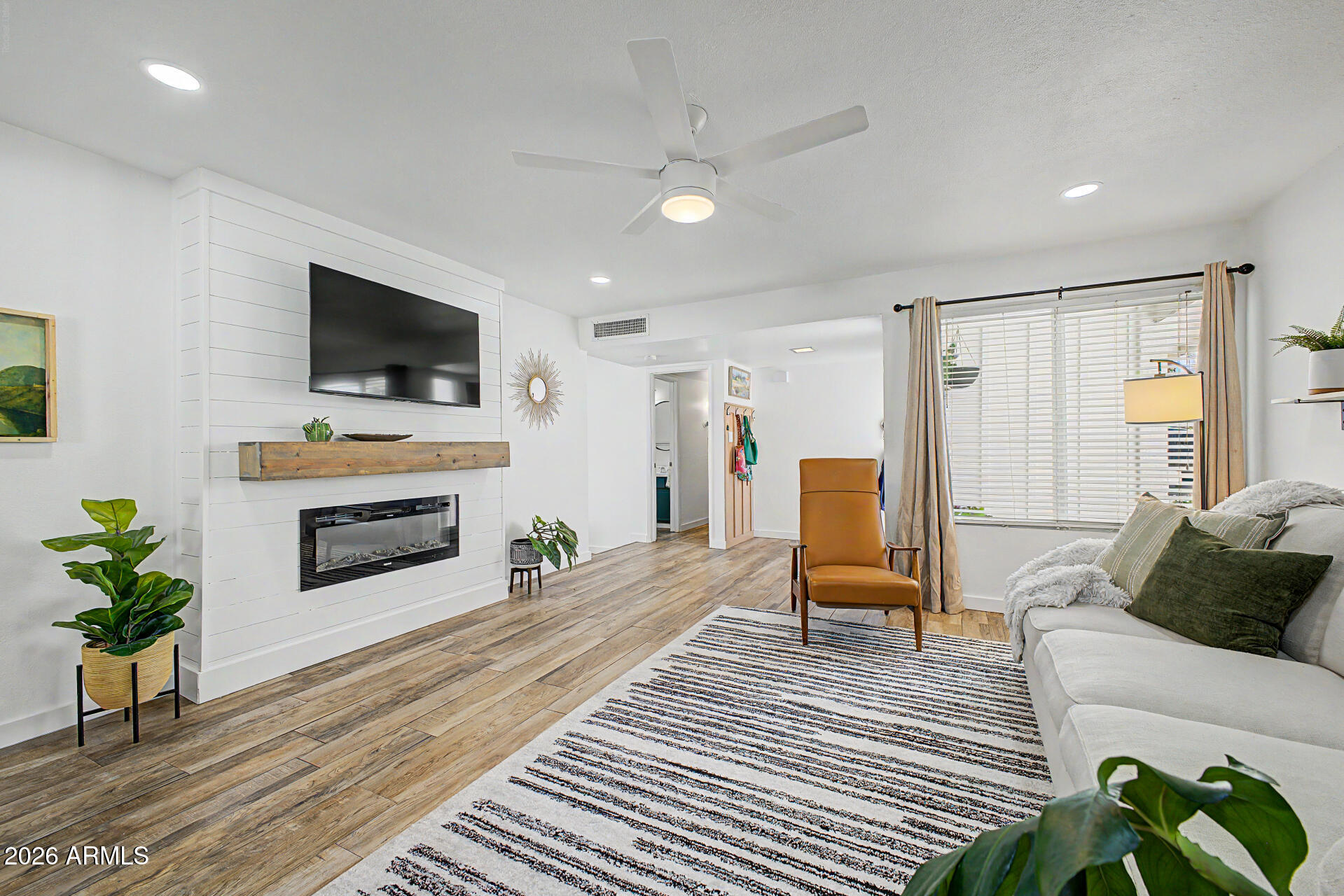 2146 W DE PALMA Circle