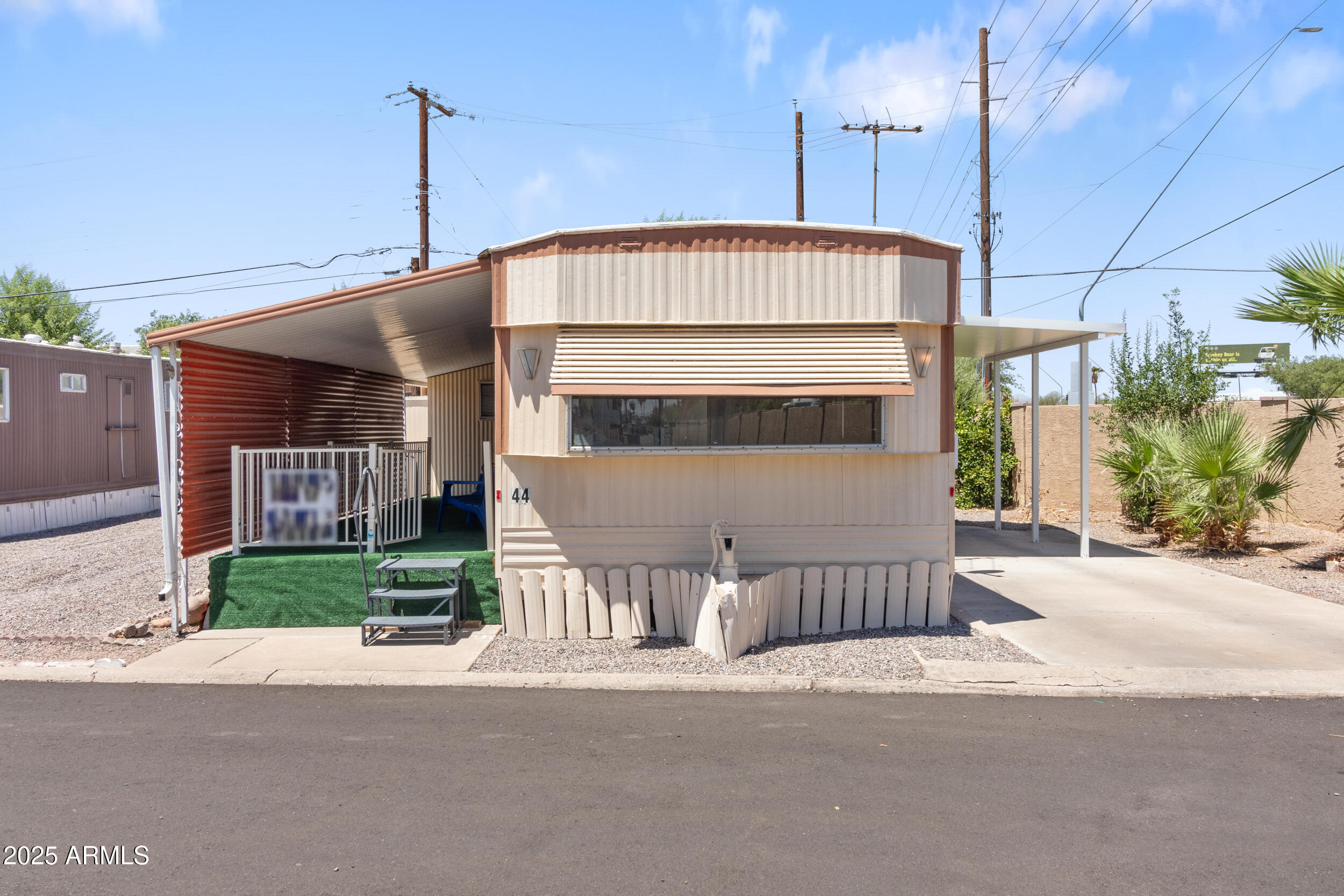 530 S ALMA SCHOOL Road 44