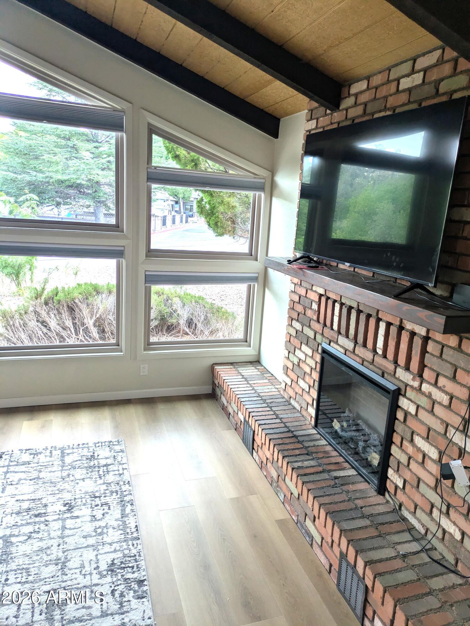 4976 HORNET Drive