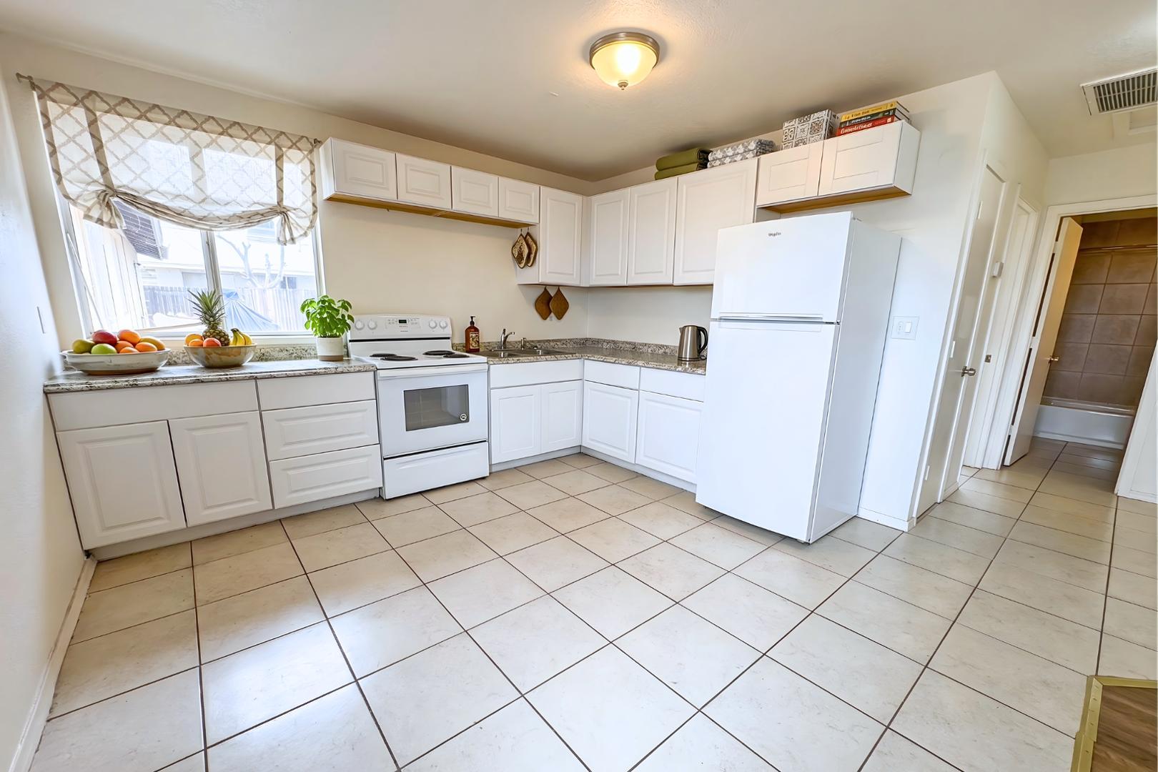 1702 W Shangri La Road Apt 3