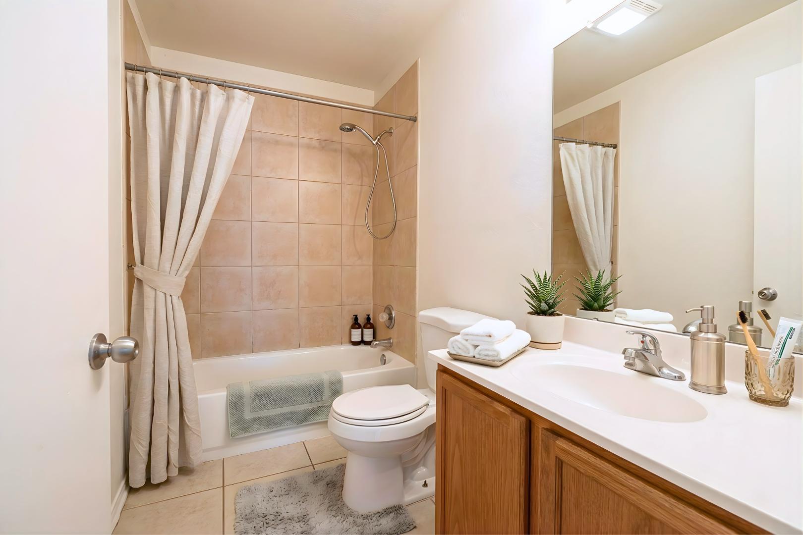 1702 W Shangri La Road Apt 3