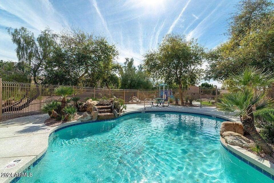 3332 N Sunaire