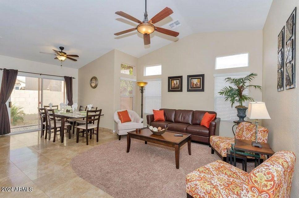 3332 N Sunaire