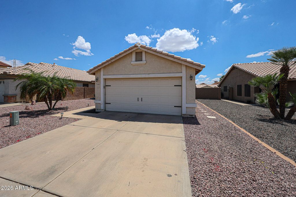 Photo of 11301 W Golden Lane, Peoria, AZ 85345 (MLS # 7024746)