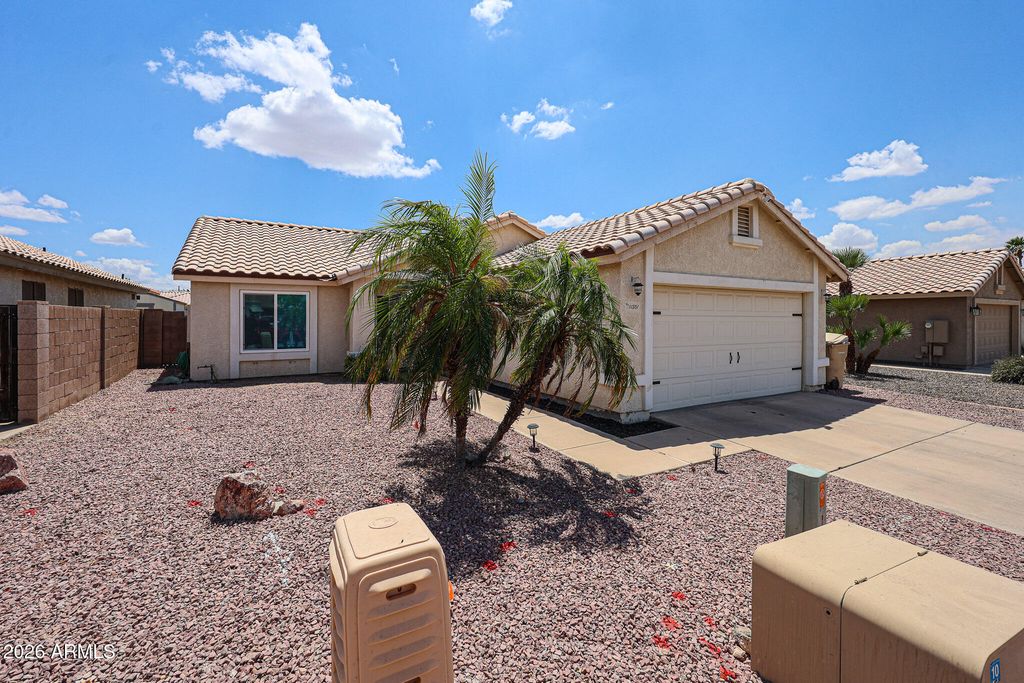 Photo of 11301 W Golden Lane, Peoria, AZ 85345 (MLS # 7024746)