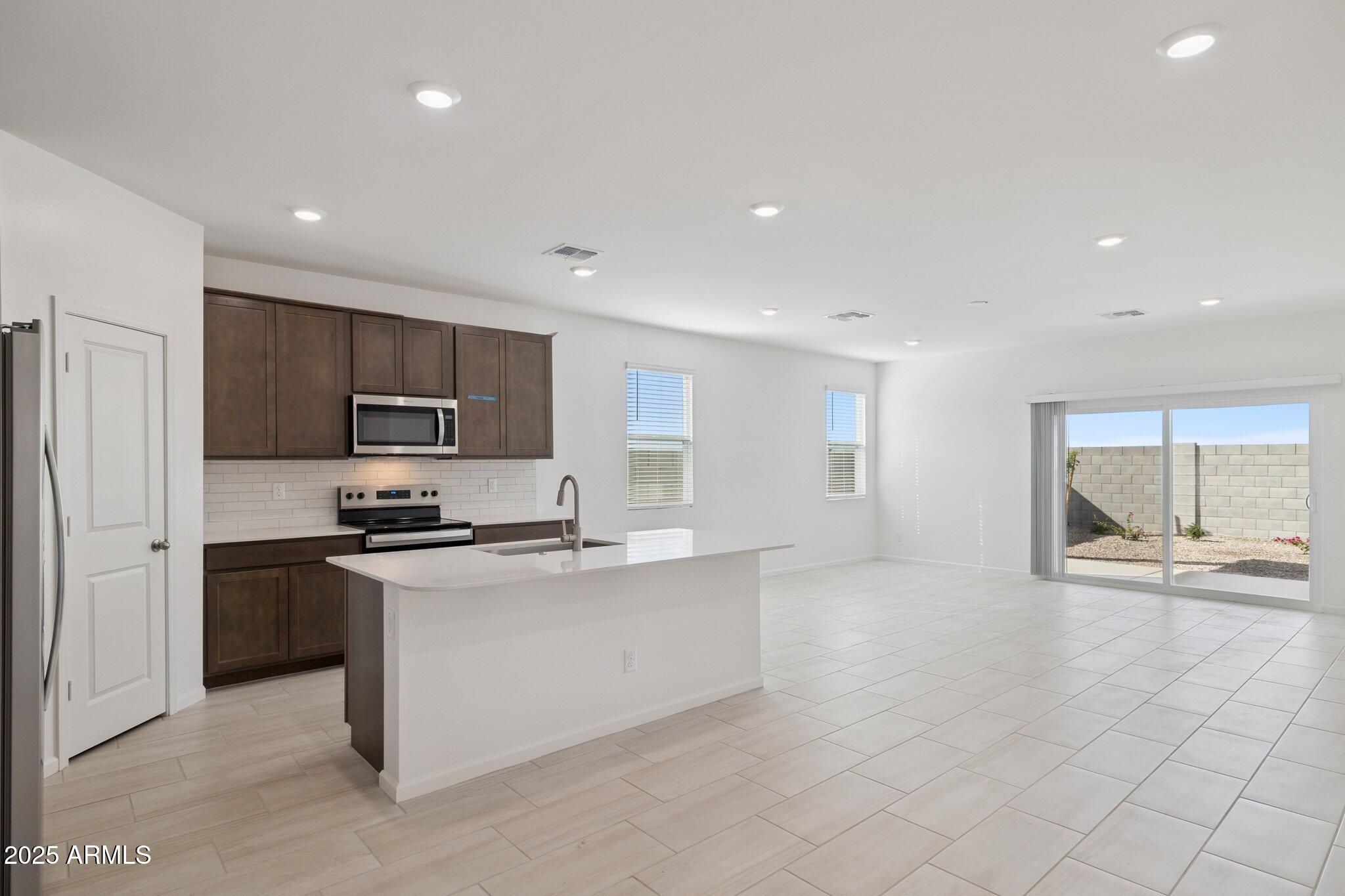 25482 W FRAKTUR Road