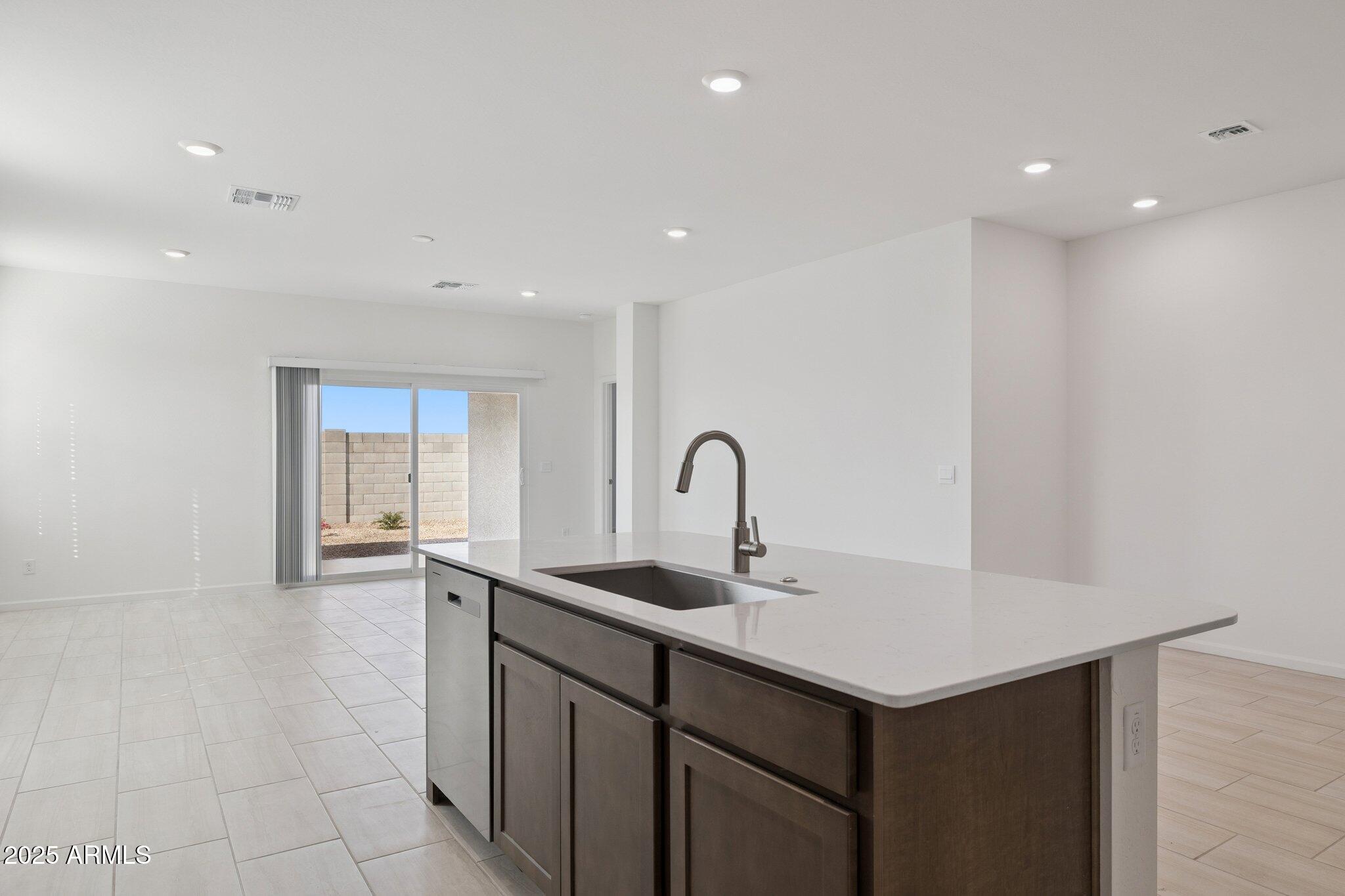 25482 W FRAKTUR Road