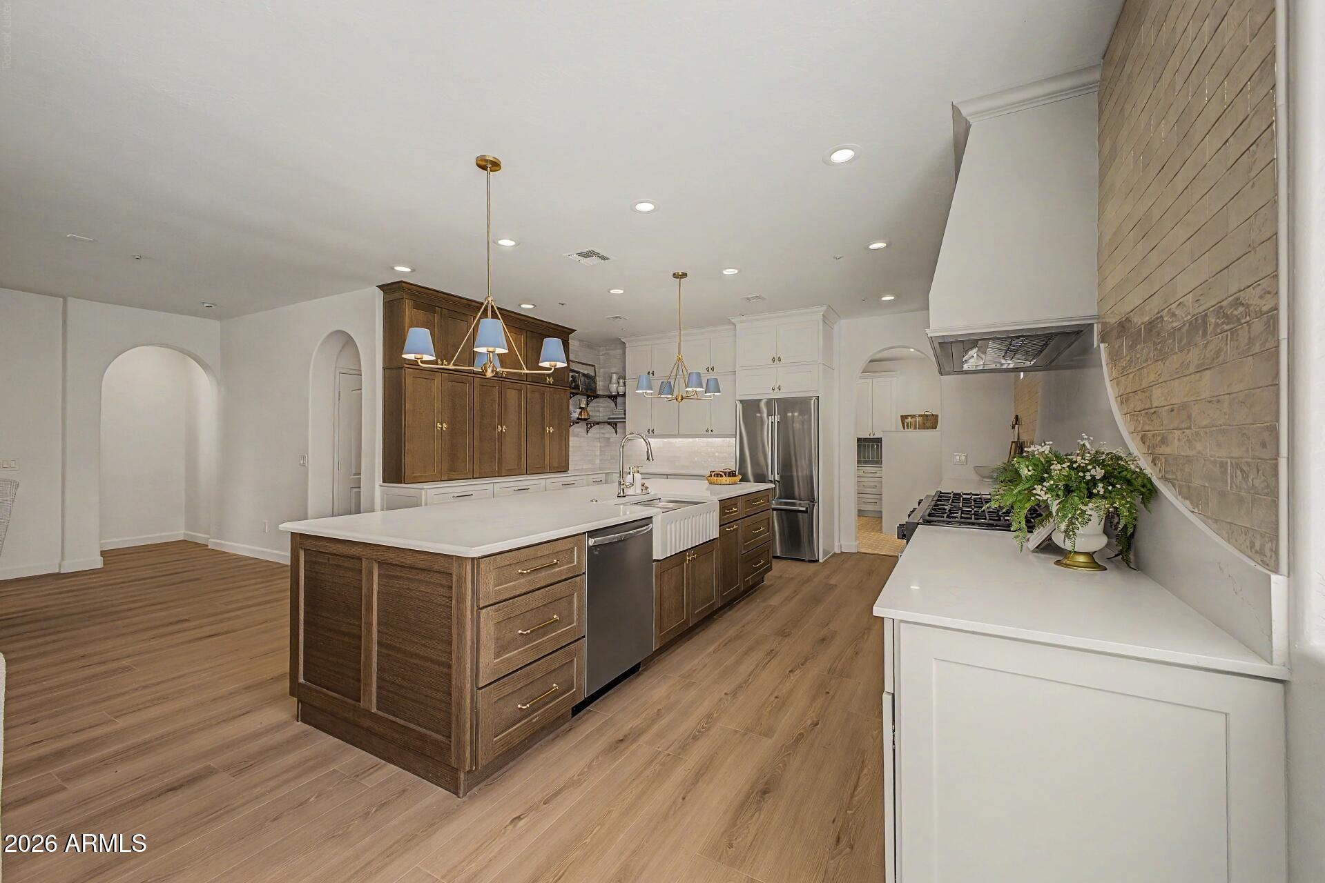 2992 E CAMELLIA Drive